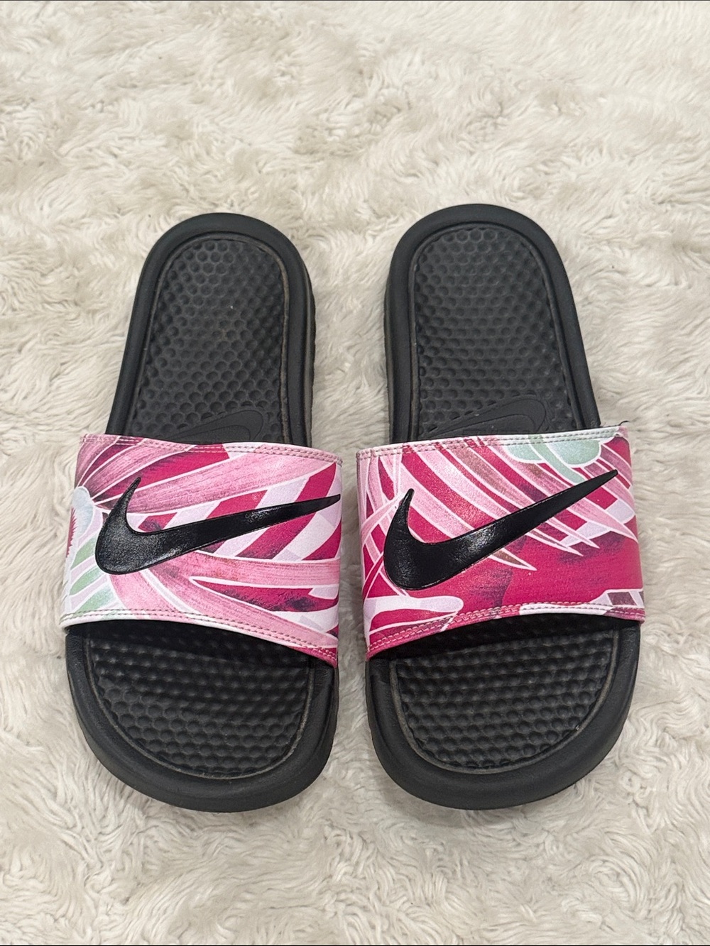 Nike Benassi JDI Print slide sandals in black and pink Woman’s Size 9
